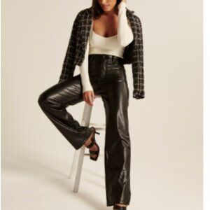 NWT Abercrombie & Fitch Curve Love Vegan Leather 90s Relaxed Pant - Size 28/6s